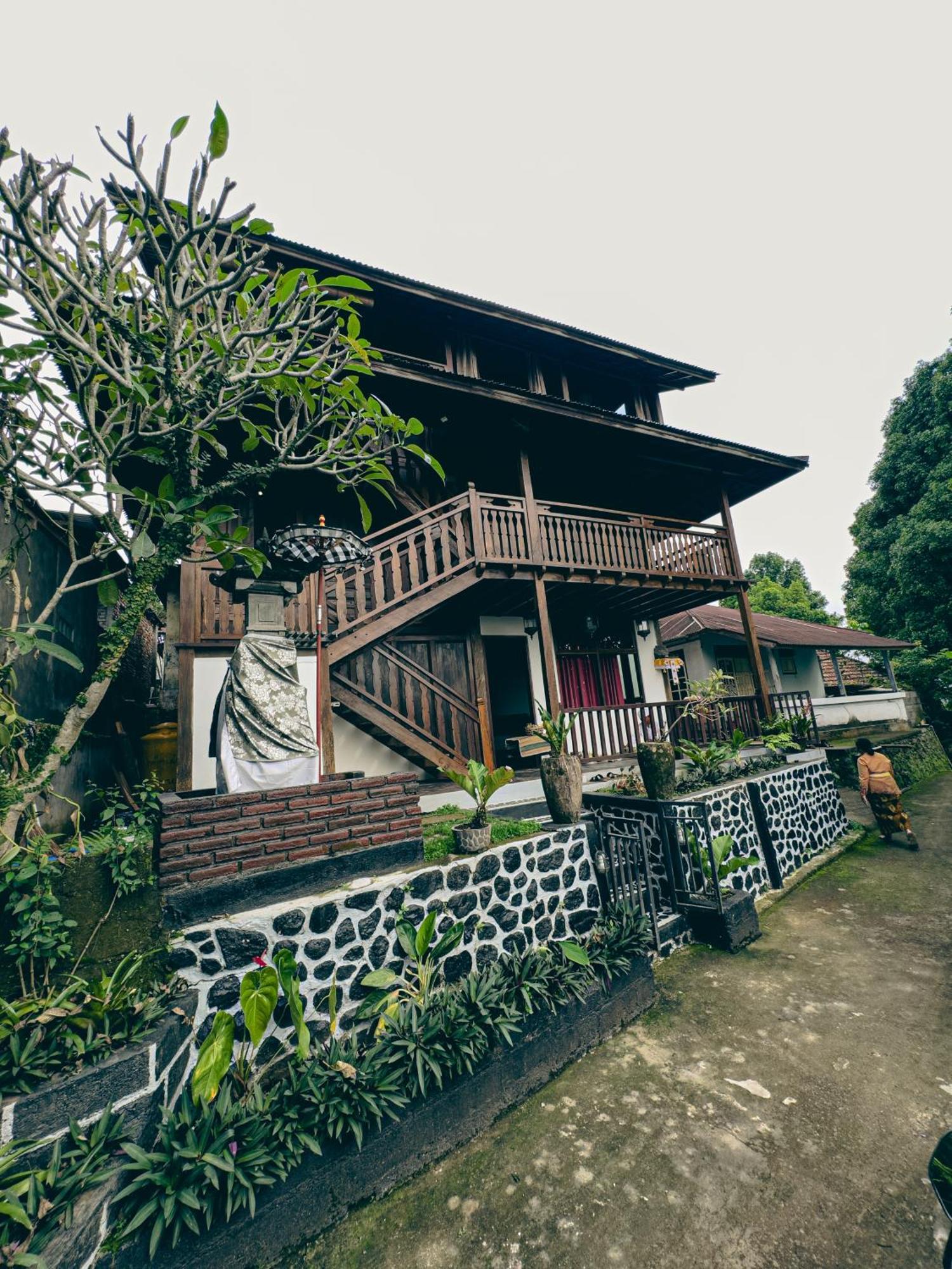 Gasthaus Munduk Tjeraki House Exterior foto