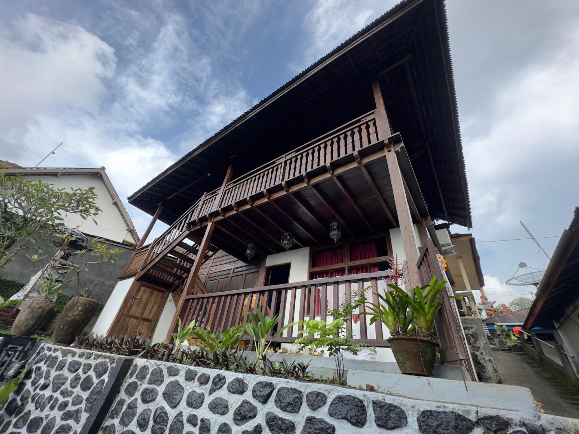 Gasthaus Munduk Tjeraki House Exterior foto